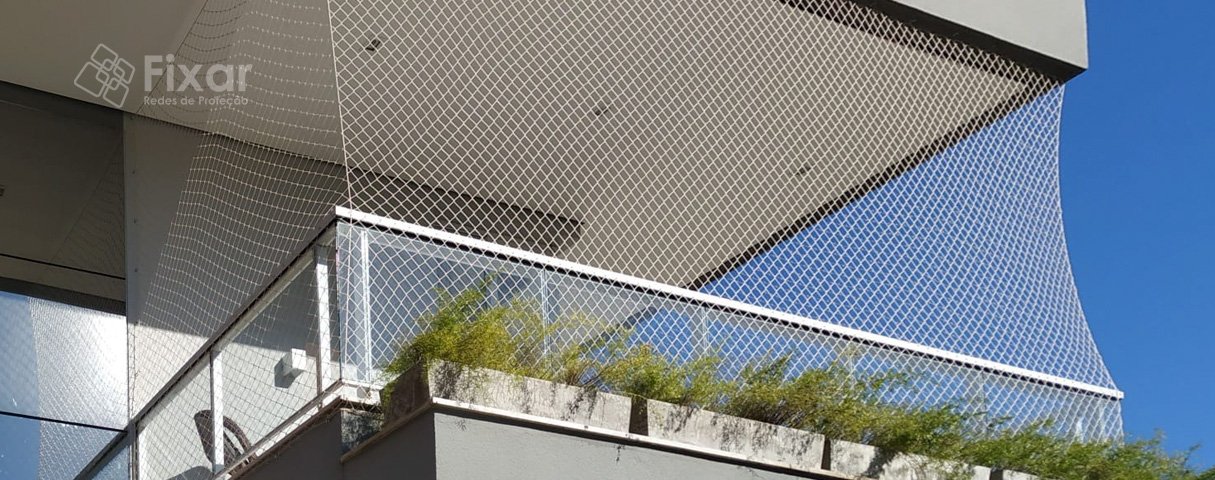 Como escolher entre rede de proteção em janela ou grade fixa